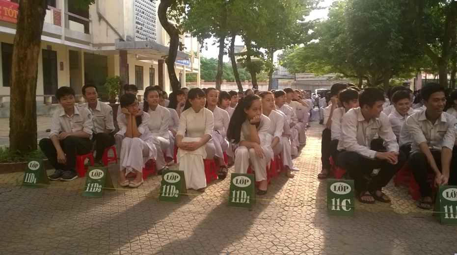 Long lanh sắc nắng  mùa thi học kỳ của trường THPT Lê Viết Thuật